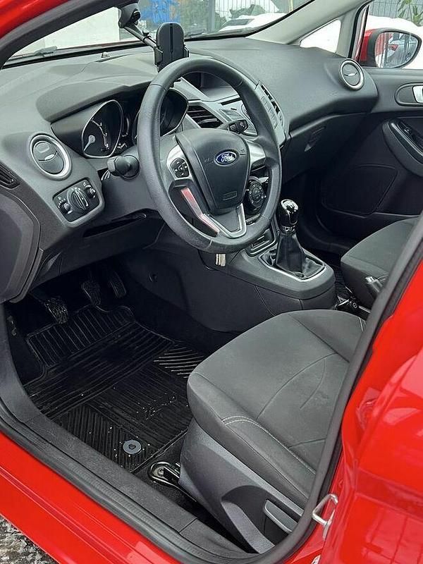Używany Ford Fiesta 2014 Czerwony Hatchback