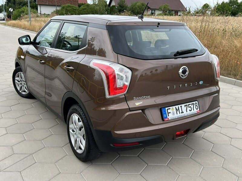 Używany Ssangyong (KGM) Tivoli 115 KM (84 kW) 2016 Brązowy SUV