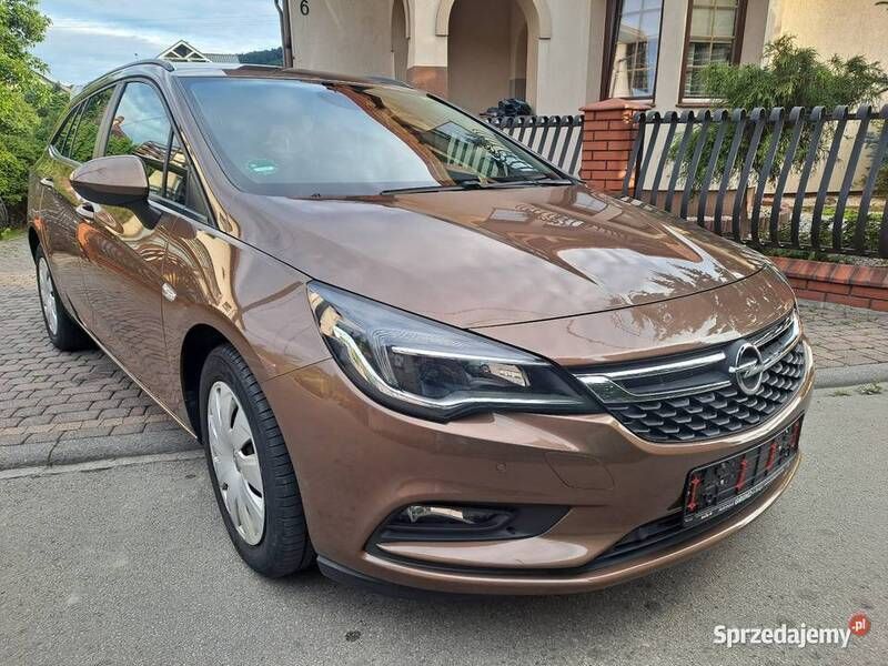Złoty Używany 2017 Opel Astra Sedan/Limuzyna | 49 800 zł (Dość drogi) - Obraz 1/4