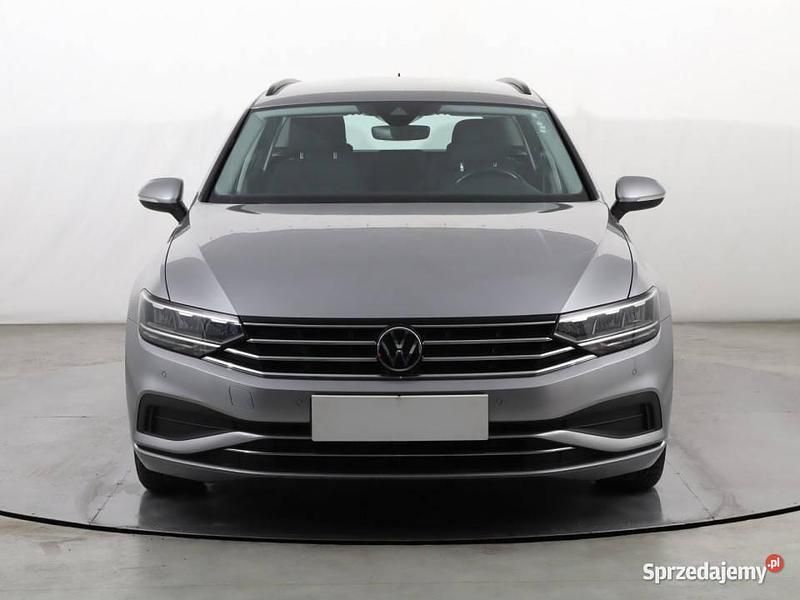 Srebrny Używany 2021 VW Passat Kombi | 67 999 zł (Dobra cena) - Obraz 1/4