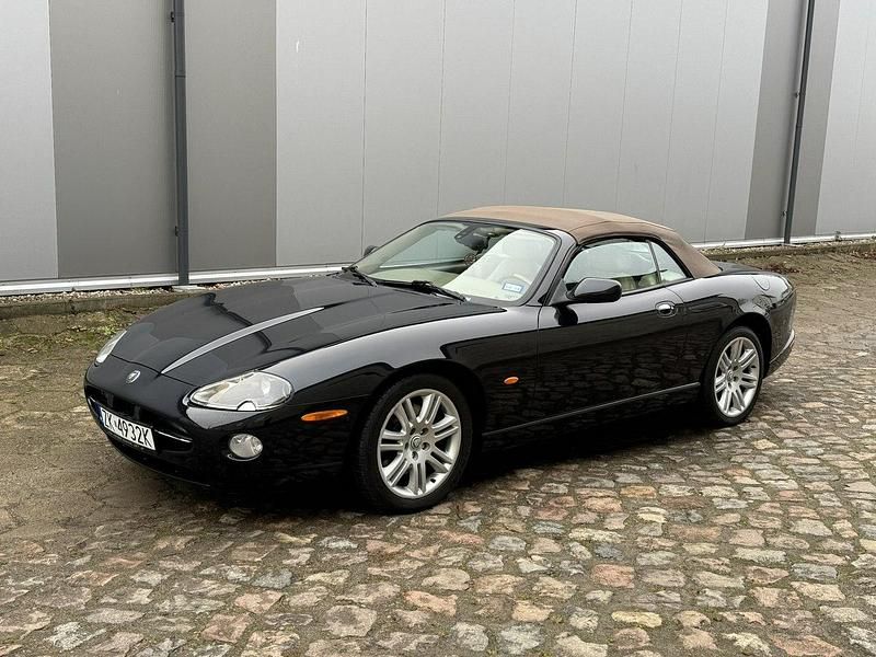 Czarny Używany 2005 Jaguar XK8 Kabriolet | 59 900 zł - Obraz 1/4