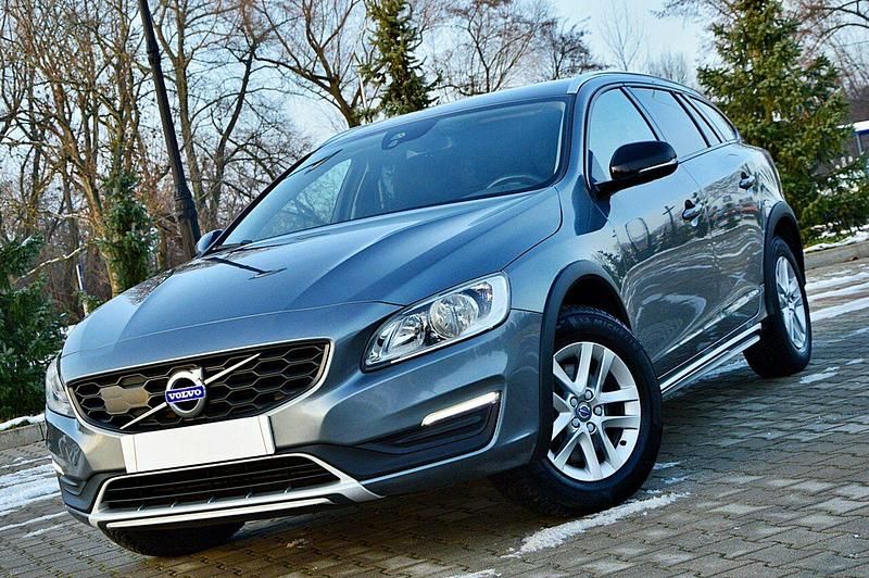 Szary Używany 2017 Volvo V60 CC Kombi | 44 900 zł - Obraz 1/4