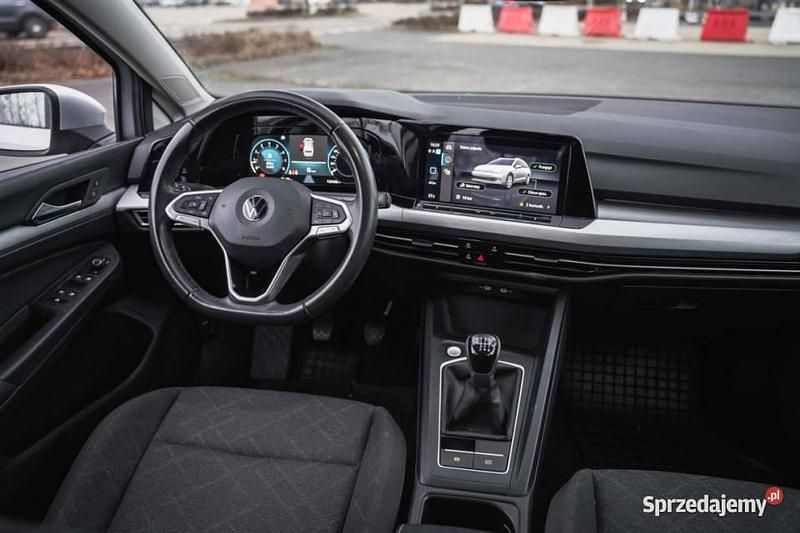 Używany VW Golf VIII 2022 Srebrny Kombi