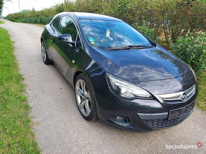 Czarny Używany 2012 Opel Astra GTC Hatchback | 20 300 zł (Dobra cena) - Obraz 1/4