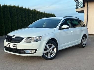 Biały Używany 2015 Skoda Octavia Kombi | 27 700 zł (Uczciwa cena) - Obraz 1/4