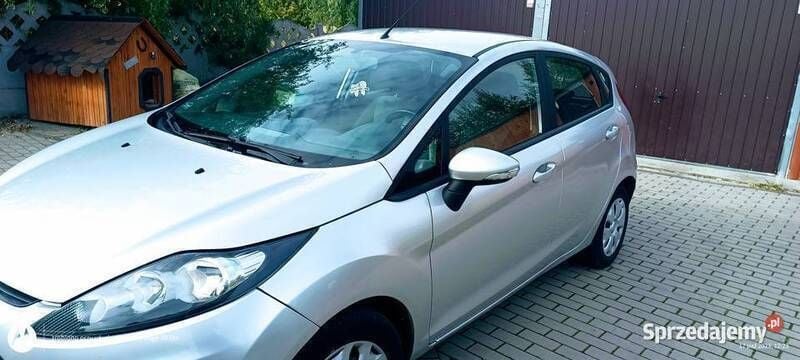 Używany Ford Fiesta 68 KM (50 kW) 2009 Srebrny Hatchback
