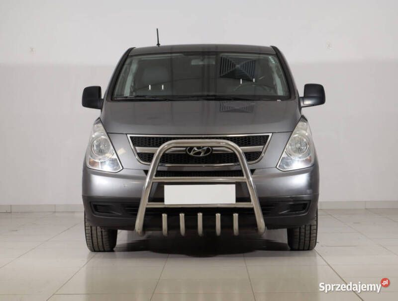 Srebrny Używany 2010 Hyundai H-1 Minivan | 30 999 zł - Obraz 1/4
