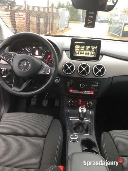 Szary Używany 2017 Mercedes B180 Minivan | 56 500 zł (Dobra cena) - Obraz 1/4