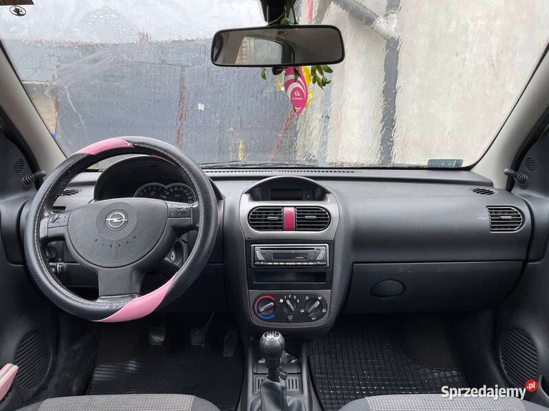 Używany Opel Corsa 80 KM (58 kW) 2005 Srebrny Sedan/Limuzyna