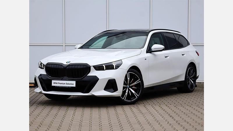 Biel alpejska Używany 2024 BMW 520 Comfort Edition Kombi | 239 900 zł (Uczciwa cena) - Obraz 1/3