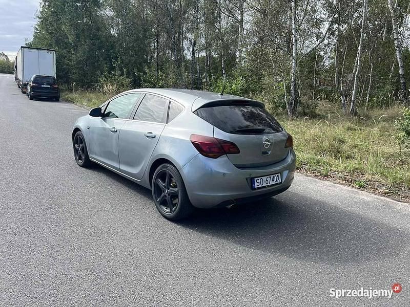 Używany Opel Astra Cosmo 160 KM (117 kW) 2010
