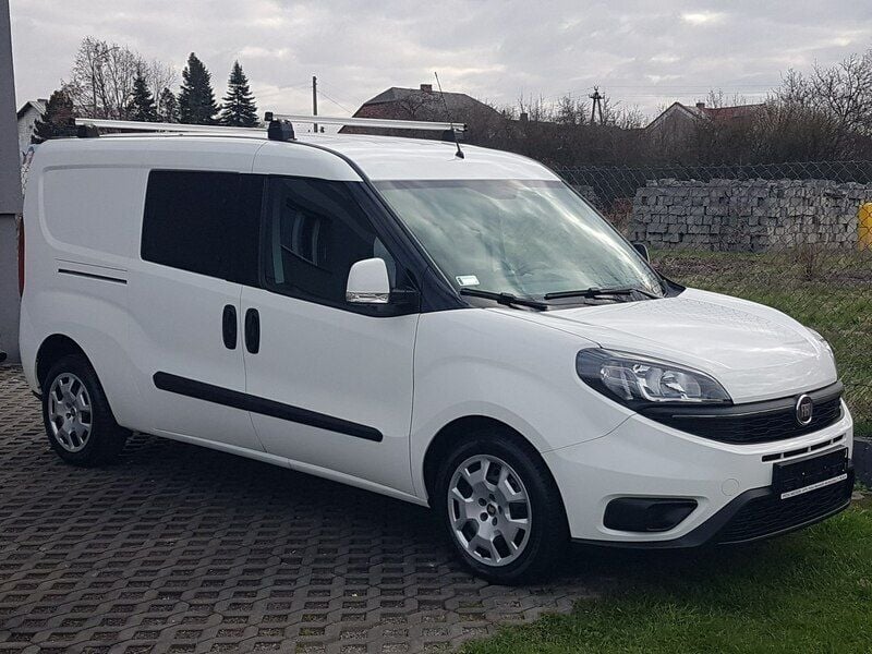 Biały Używany 2020 Fiat Doblò Minivan | 65 900 zł (Dość drogi) - Obraz 1/4