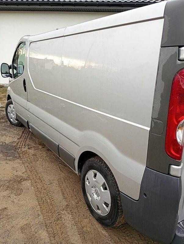 Używany Opel Vivaro 2007 Srebrny Minivan