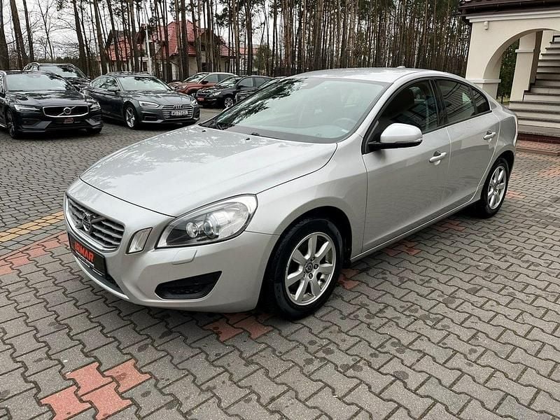 Używany Volvo S60 150 KM (110 kW) 2013 Srebrny Sedan/Limuzyna