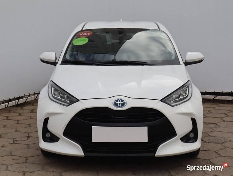 Biały Używany 2023 Toyota Yaris Hybrid Hatchback | 79 999 zł (Uczciwa cena) - Obraz 1/4