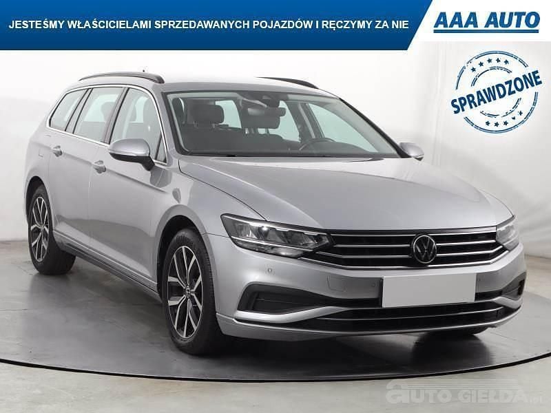 Używany VW Passat 150 KM (110 kW) 2022 Srebrny Kombi
