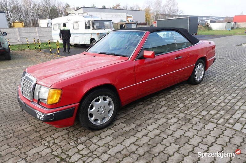 Czerwony Używany 1993 Mercedes E300 Kabriolet | 52 900 zł - Obraz 1/4