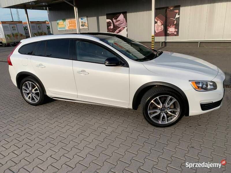 Używany 2016 Volvo V60 CC Momentum Kombi | 75 000 zł - Obraz 1/4