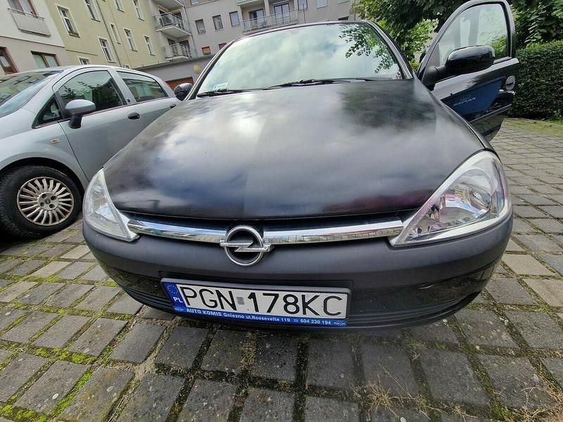 Używany Opel Corsa 75 KM (55 kW) 2003 Czarny Hatchback