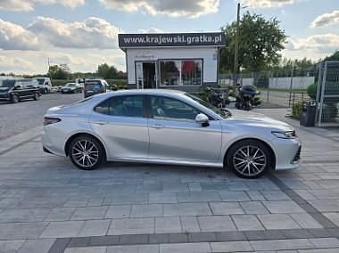 Srebrny Używany 2022 Toyota Camry Executive Sedan/Limuzyna | 129 500 zł (Dość drogi) - Obraz 1/4