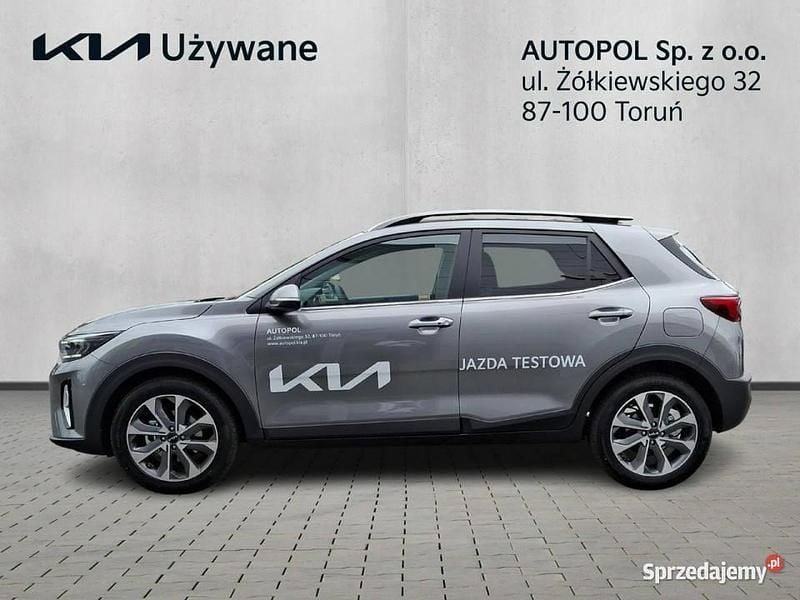 Szary (metalik) Używany 2025 Kia Stonic 2 SUV | 104 900 zł (Drogi) - Obraz 1/4