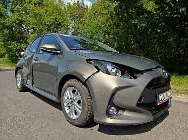 Szary Używany 2024 Toyota Yaris Hatchback | 34 900 zł - Obraz 1/4