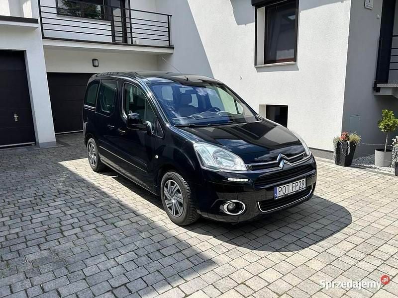 Czarny Używany 2013 Citroën Berlingo Minivan | 26 800 zł (Uczciwa cena) - Obraz 1/4