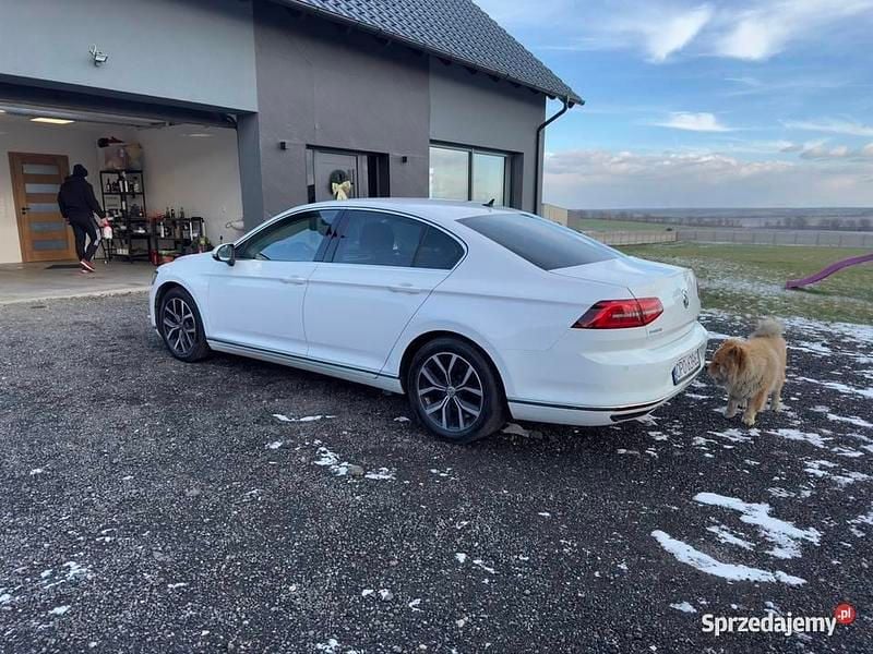 Biały Używany 2016 VW Passat Highline Sedan/Limuzyna | 63 500 zł (Uczciwa cena) - Obraz 1/4