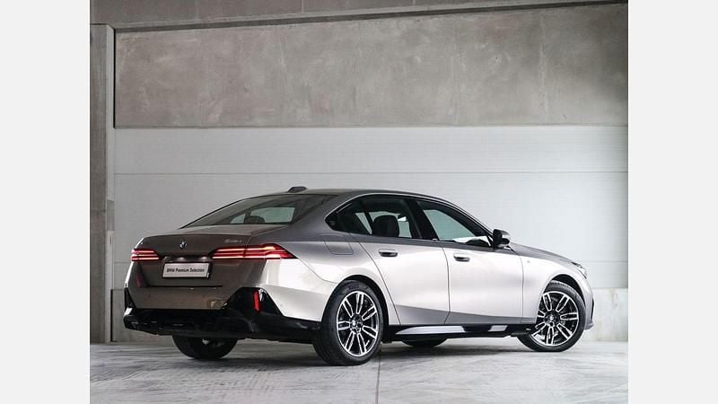 Używany BMW 520 Comfort Edition 197 KM (144 kW) 2025 Szary oxide metalizowany Sedan/Limuzyna