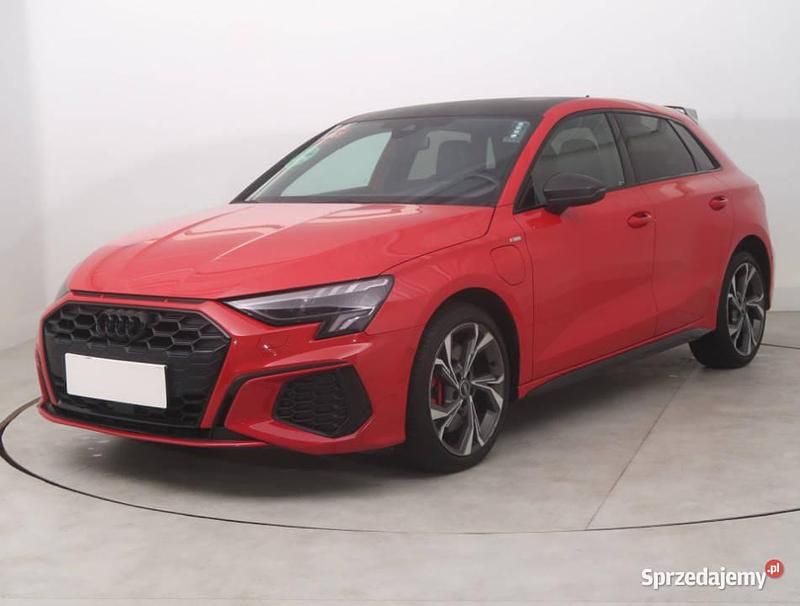 Używany Audi A3 e-tron 2022 Czerwony Hatchback