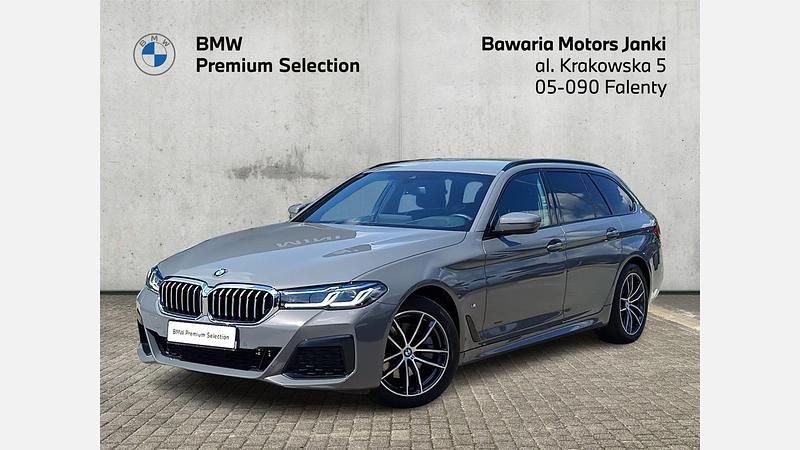 Szary bernina z bursztynowym połyskiem metalizowany Używany 2021 BMW 520 Shadowline Kombi | 184 900 zł - Obraz 1/3