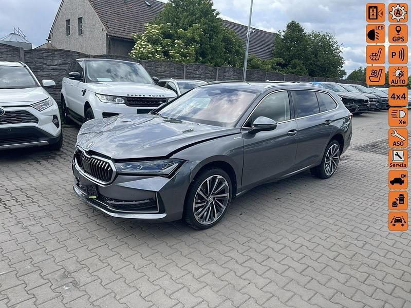 Grafitowy (metalik, perła) Używany 2024 Skoda Superb LAURIN & KLEMENT Kombi | 66 900 zł - Obraz 1/4