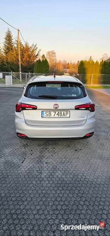 Srebrny Używany 2018 Fiat Tipo Kombi | 23 900 zł - Obraz 1/4