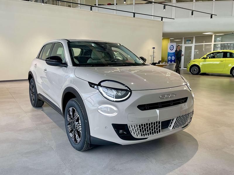 Nowe Fiat 600 Icon 136 KM (100 kW) 2025 Lakier metalizowany lazurowy acqua Hatchback