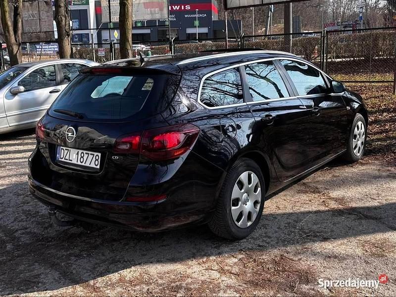 Używany Opel Astra Cosmo 2011 Czarny Kombi