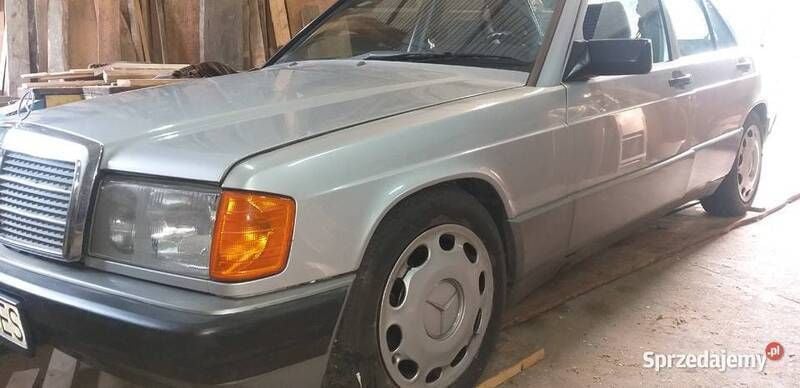 Używany Mercedes 190 136 KM (100 kW) 1990 Srebrny Sedan/Limuzyna