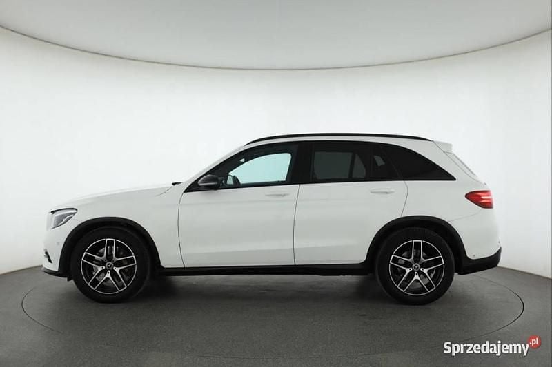 Używany Mercedes GLC250 211 KM (155 kW) 2018 Biały SUV
