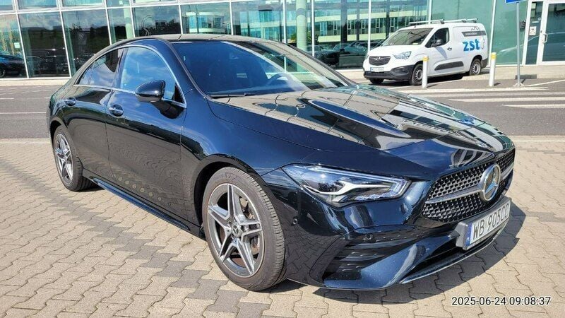 Czarny Używany 2024 Mercedes CLA180 Sedan/Limuzyna | 116 400 zł (Uczciwa cena) - Obraz 1/4