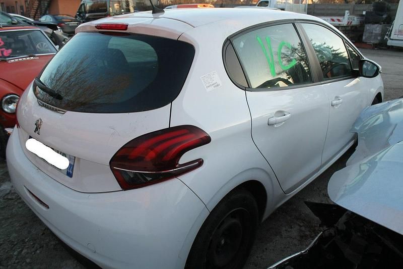 Używany Peugeot 208 102 KM (75 kW) 2019 Biały Hatchback