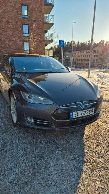 Używany Tesla Model S 311 kW (423 KM) 2015 Szary Hatchback