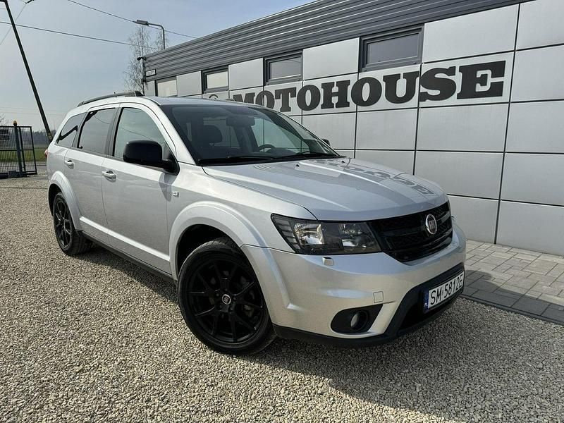Szary Używany 2013 Fiat Freemont Black Code SUV | 49 900 zł (Drogi) - Obraz 1/4
