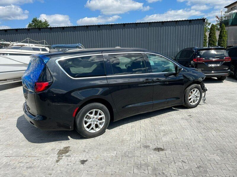 Czarny (metalik) Używany 2021 Chrysler Pacifica SUV | 49 500 zł - Obraz 1/4
