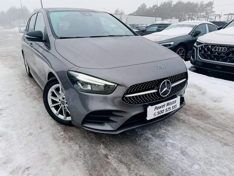 Używany Mercedes B200 163 KM (119 kW) 2022 Szary (metalik) Minivan