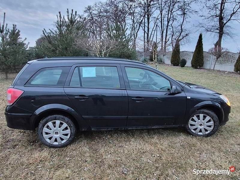 Używany Opel Astra 2010 Czarny Kombi