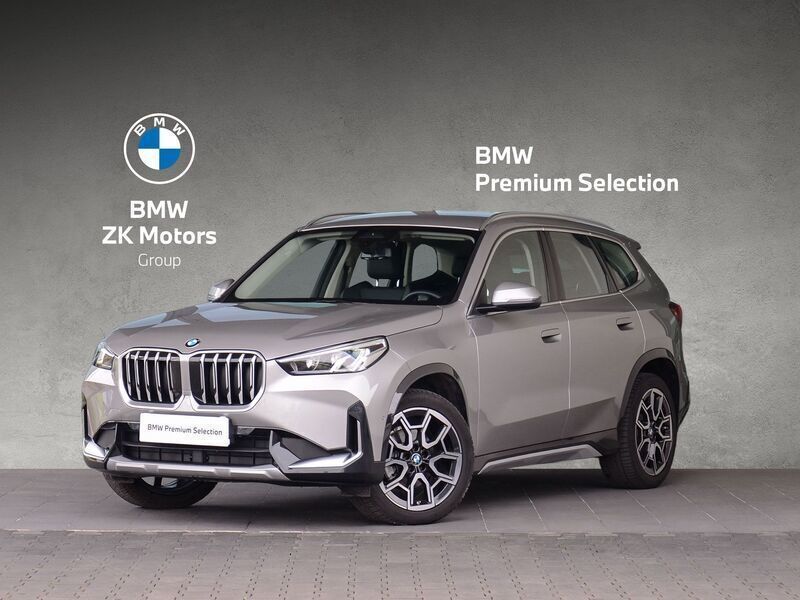 Srebrny space metalizowany Używany 2024 BMW X1 Luxury Line SUV | 219 900 zł - Obraz 1/3