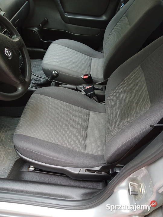 Srebrny Używany 2004 Opel Astra Hatchback | 15 000 zł - Obraz 1/4
