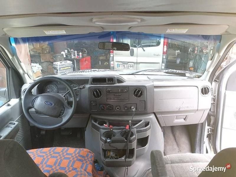 Używany Ford Econoline 2011 Srebrny Minivan