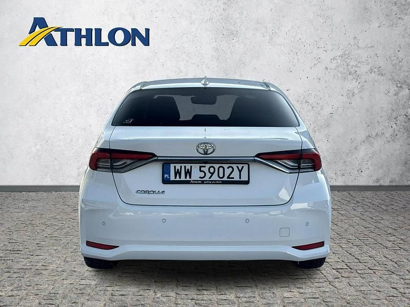 Używany Toyota Corolla 125 KM (91 kW) 2021 Biały (metalik) Sedan/Limuzyna