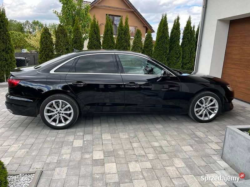 Używany Audi A4 Advanced 150 KM (110 kW) 2021 Czarny Sedan/Limuzyna