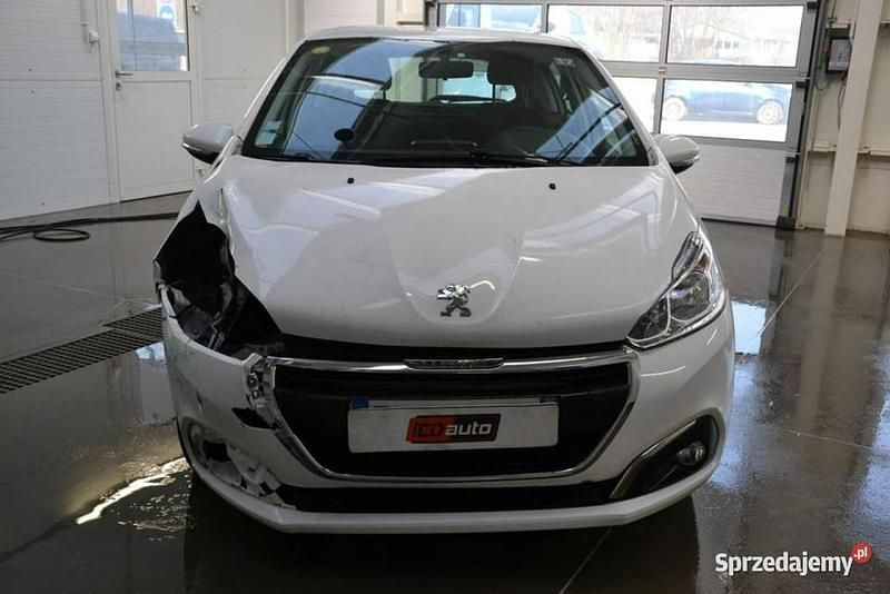 Biały Używany 2017 Peugeot 208 Hatchback | 7800 zł - Obraz 1/4